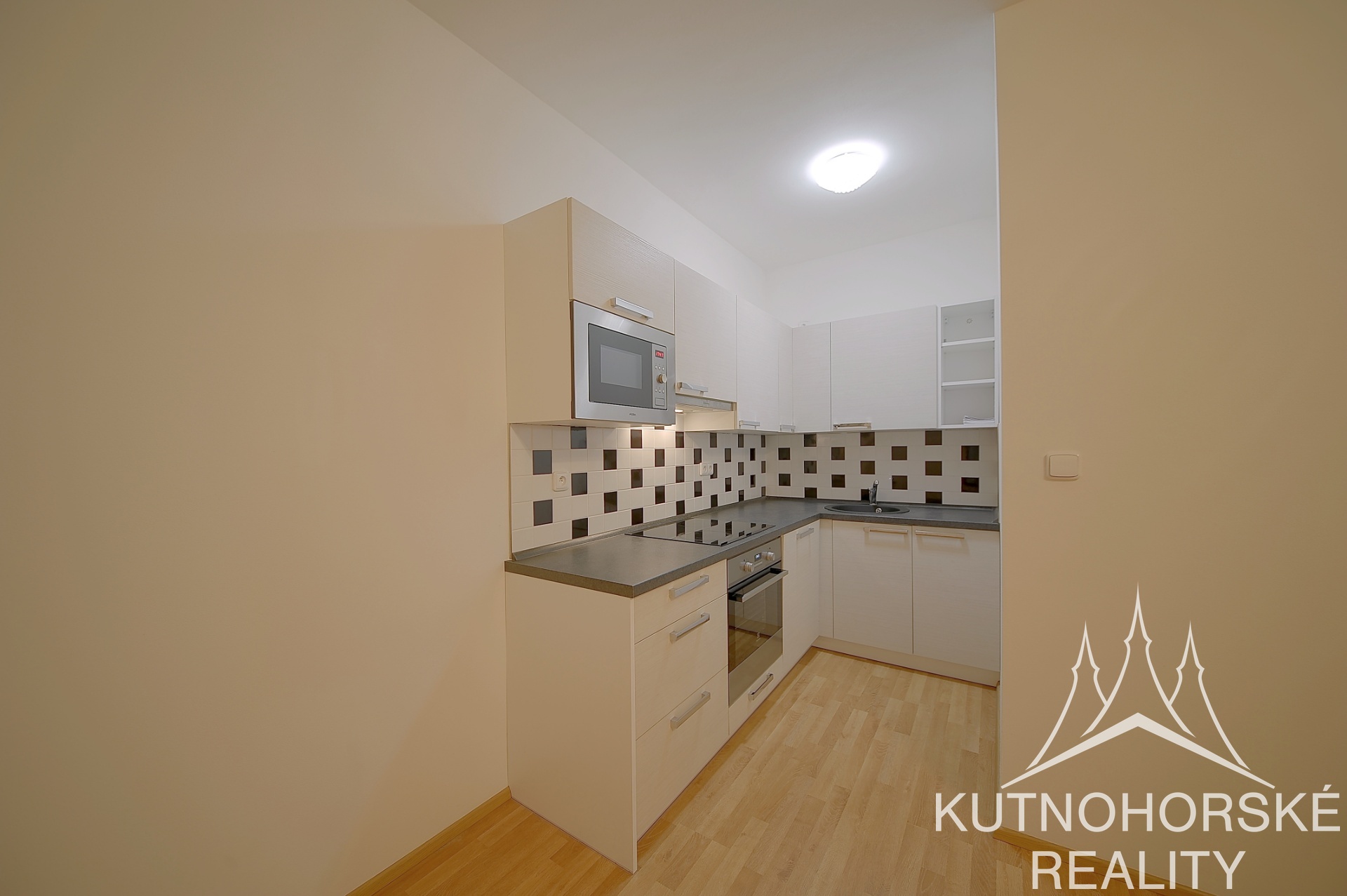 Pronájem hezkého bytu 1+kk, 33m2 – Kolín